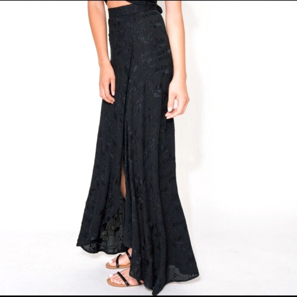 Flynn Skye Dresses & Skirts - Flynn Skype Wrap it Up Skirt in Black with embroidery Size Medium